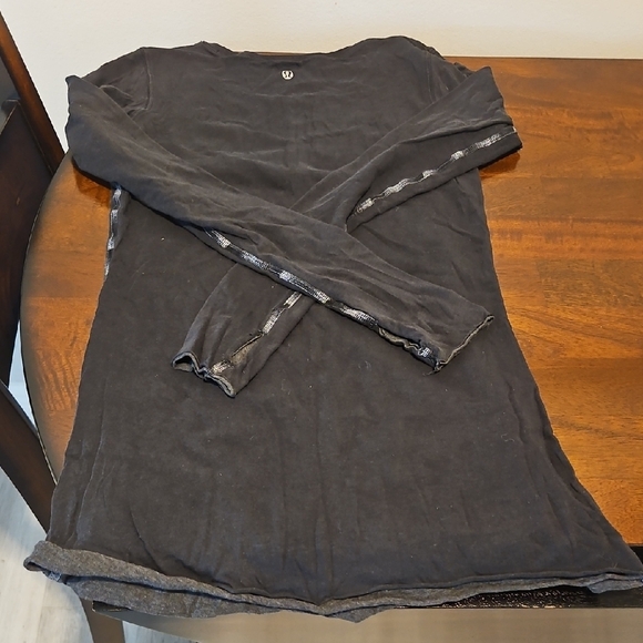 lululemon athletica Women's Black Long Sleeve Tee - Picture 3 of 3